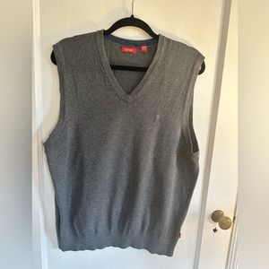 Men’s IZOD sweater vest. Gray, size Medium. 100% Cotton.
